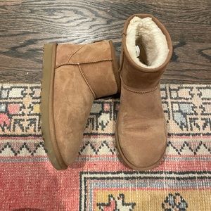 Ugg Mini Classic size 8 EUC